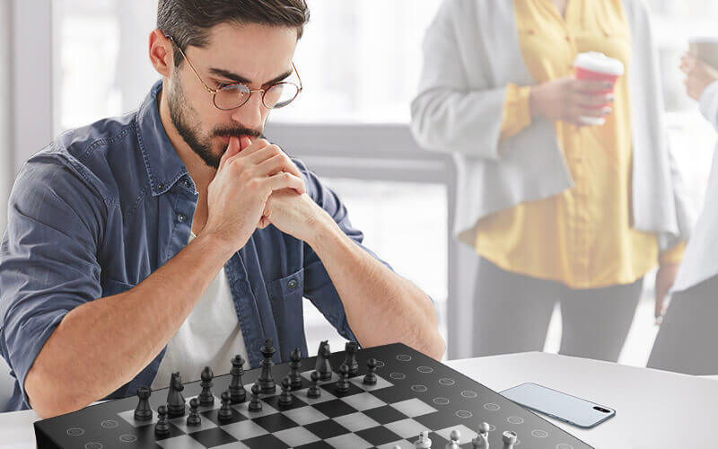 Chess online - Play Chess With Your Friends Online and Test your  Intelligence with all levels from Beginner to Professionals .