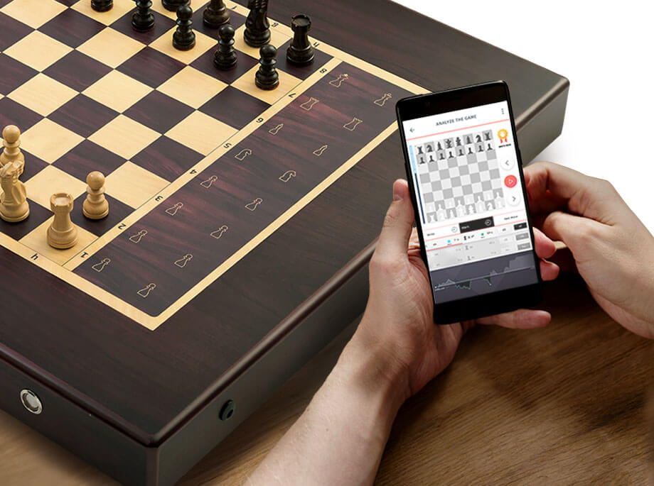 Square Off: World's Smartest Chessboard (Grand Kingdom Set)